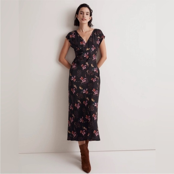 Madewell Dresses & Skirts - Madewell Wide V-Neck Midi Dress Floral Black